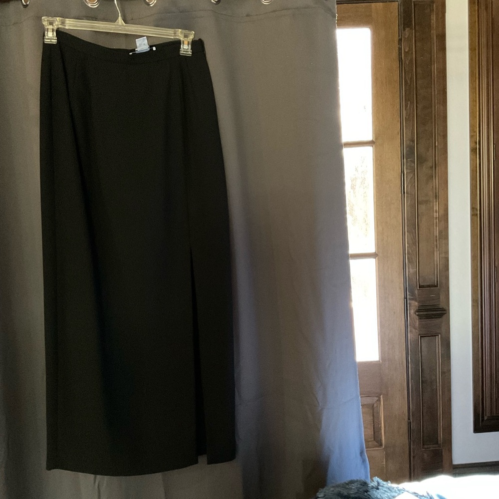 Adrianna Papell Classic Black Full Length Evening Skirt with side slit. Size 12